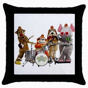 http://www.starsonstuff.com/11429-thickbox/the-banana-splits-cushion-cover.jpg