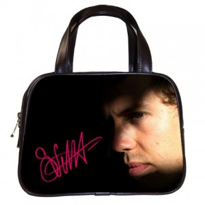 http://www.starsonstuff.com/1555-1862-thickbox/sebastian-vettel-signature-classic-handbag.jpg