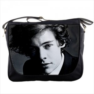 http://www.starsonstuff.com/17730-thickbox/one-direction-harry-messenger-bag.jpg