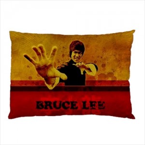 http://www.starsonstuff.com/19814-thickbox/bruce-lee-pillow-case.jpg