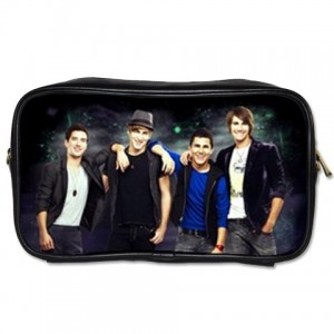 http://www.starsonstuff.com/2954-thickbox/big-time-rush-toiletries-bag.jpg